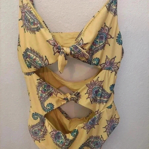 Isabella Rose Yellow Paisley Print Monokini Medium - Picture 2 of 9